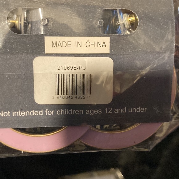 Earrings, pair of Crave reversible in green and purple - Picture 5 of 5